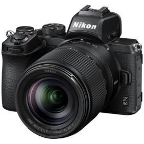 Fotocamera mirrorless Nikon Z50, 20,9 MP, 4K, Wi-Fi + obiettivo 18-140 mm, Nero