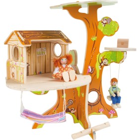 Casa sull'albero in legno con bambole