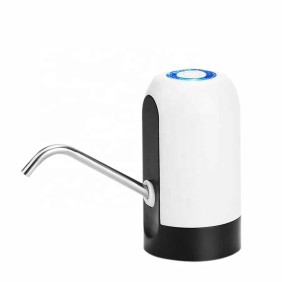 Pompa elettrica per la borraccia, erogatore d'acqua, ricaricabile, dimensioni 12 X 7,5 cm, bianco/nero, cavo USB