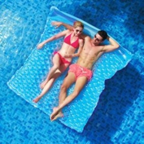 Materassino ad acqua per spiaggia/piscina gonfiabile doppio Wave Mat Jilong, Dimensioni 170 x 165 x 15 cm, Blu