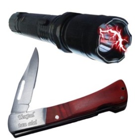 Kit di autodifesa, torcia elettrica, coltello tascabile personalizzato con il tuo testo