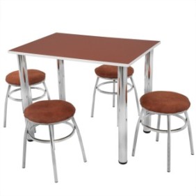 Set tavolo con 4 sgabelli tipo Odesa, DENVER, struttura cromata, tessuto, mattone, piano in ceramica rosso pallido, bordo abs bianco, forma rettangolare, 90x64x73 cm