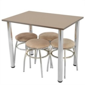 Set tavolo con 4 sgabelli tipo Odesa, DENVER, struttura cromata, tessuto beige, piano cappuccino chiaro, bordo abs marrone, forma rettangolare, 90x64x73 cm