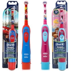Set di 2 spazzolini elettrici, Oral-B, per bambini, Multicolor