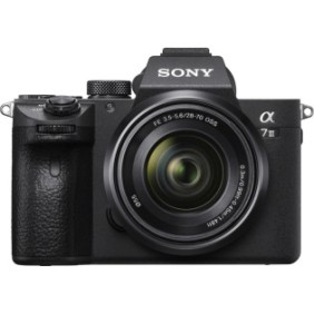 Fotocamera mirrorless Sony Alpha A7III, 24,2 MP, full-frame, attacco E, 4K HDR, messa a fuoco 4D, Wi-Fi, NFC, ISO 100-51200, nero + obiettivo SEL2870 28-70 mm