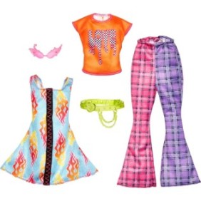 Set Barbie, vestiti e accessori, due abiti, cintura e occhiali da sole per la bambola, 3 anni+