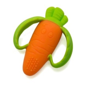 Giocattolo per la dentizione del bambino, carota, 10x7,5x2,8 cm, con impugnature, materiale siliconico atossico, inodore, arancione